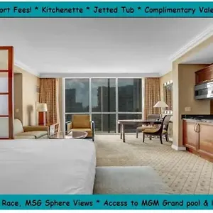  Aparthotel Signature Mgm With Strip And Sphere View United States